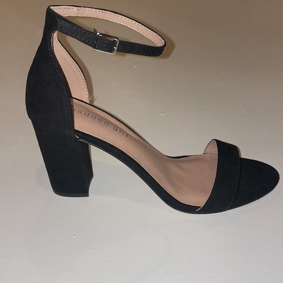 Madden Girl Black Strappy Sandal heels 9 New - Picture 4 of 14